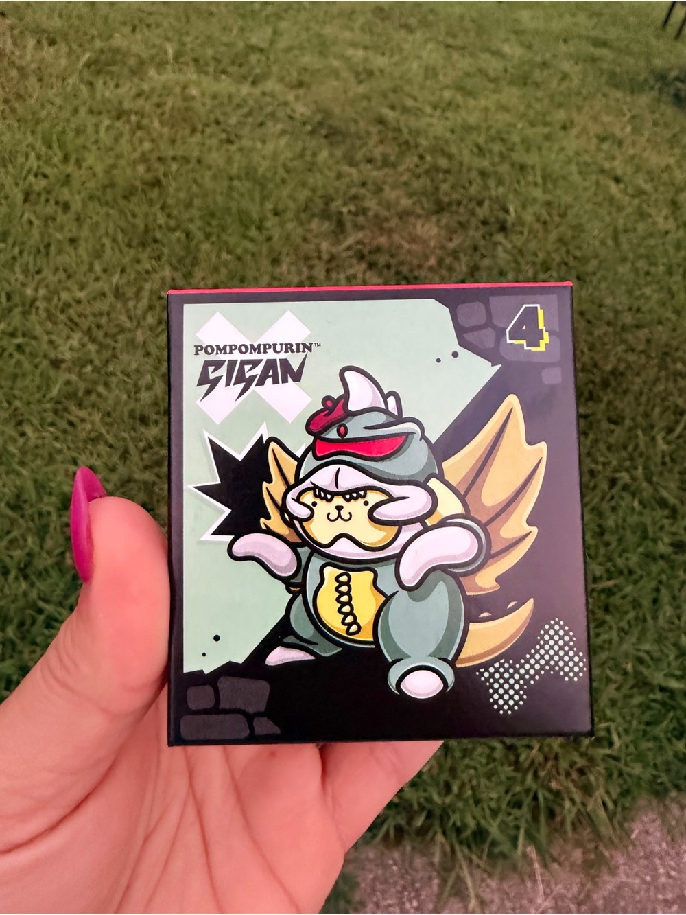 Pompompurin x Gigan collectible toy - NIB